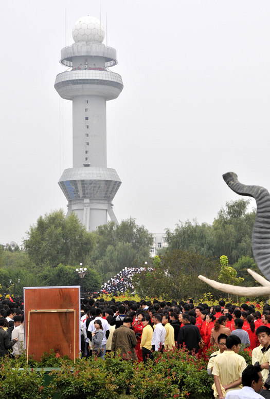 中国文联率团赴革命老区濮阳慰问演出