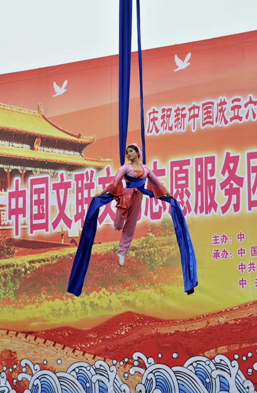 中国文联率团赴革命老区濮阳慰问演出