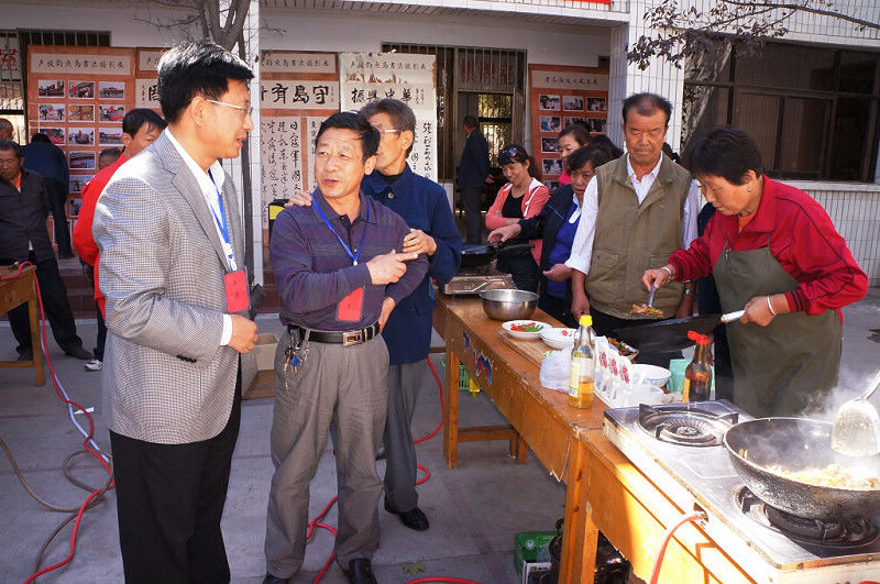 居民厨艺大赛纪实  谨以此片祝石油人摄影俱乐部全体成员“双节”快乐 ！[原创]