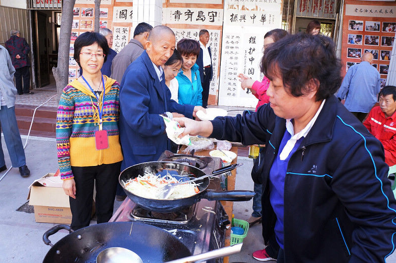 居民厨艺大赛纪实  谨以此片祝石油人摄影俱乐部全体成员“双节”快乐 ！[原创]