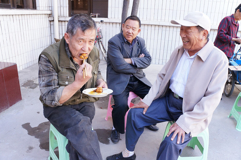 居民厨艺大赛纪实  谨以此片祝石油人摄影俱乐部全体成员“双节”快乐 ！[原创]