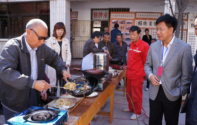 居民厨艺大赛纪实  谨以此片祝石油人摄影俱乐部全体成员“双节”快乐 ！[原创]