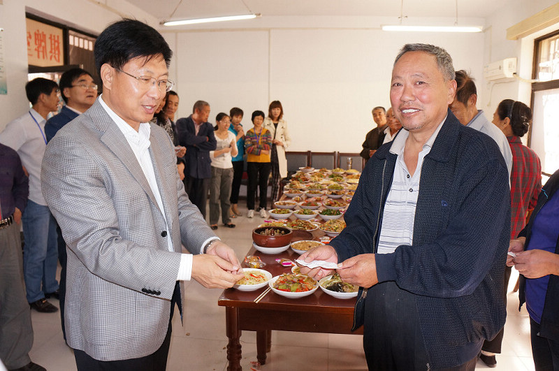 居民厨艺大赛纪实  谨以此片祝石油人摄影俱乐部全体成员“双节”快乐 ！[原创]