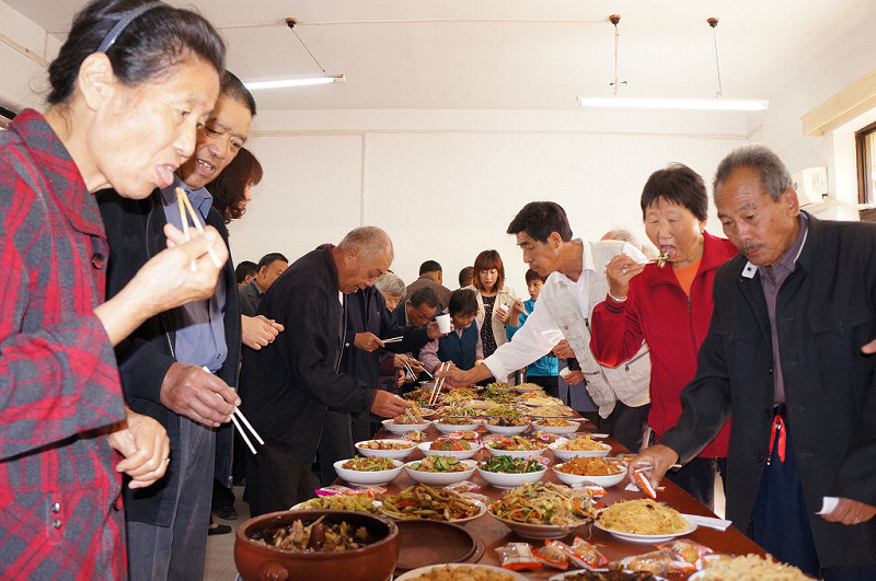 居民厨艺大赛纪实  谨以此片祝石油人摄影俱乐部全体成员“双节”快乐 ！[原创]