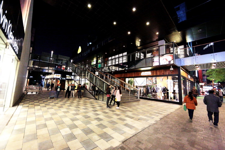 夜游三里屯