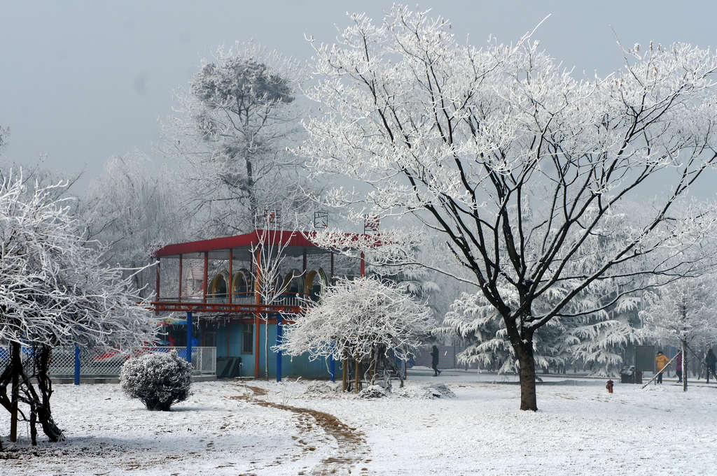 童话世界         濮上雪景