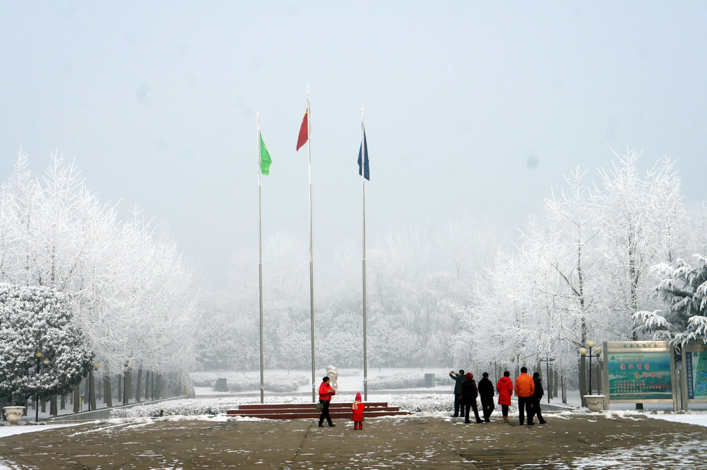 童话世界         濮上雪景
