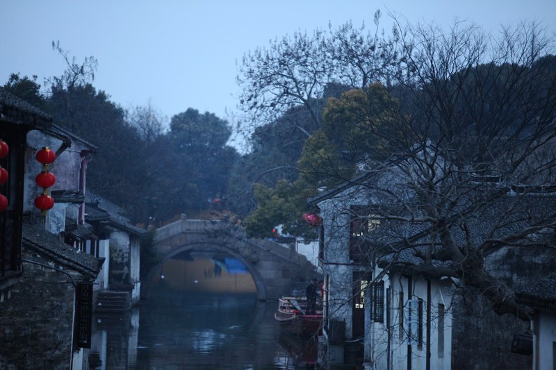 桨声灯影里的江南水乡