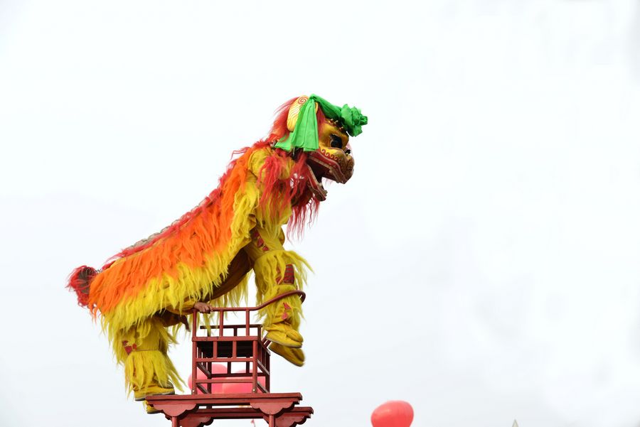 开封庙会《万岁山》舞狮子图一组
