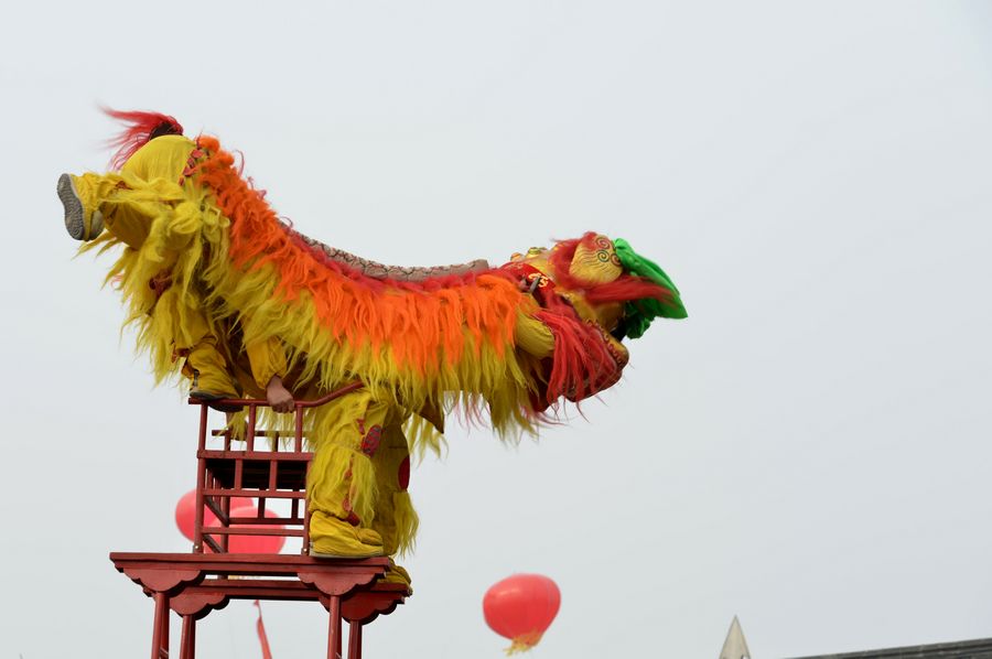 开封庙会《万岁山》舞狮子图一组