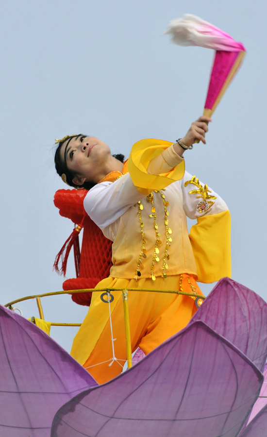 2013年油田社火表演