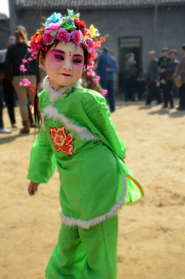 庙会上的小演员