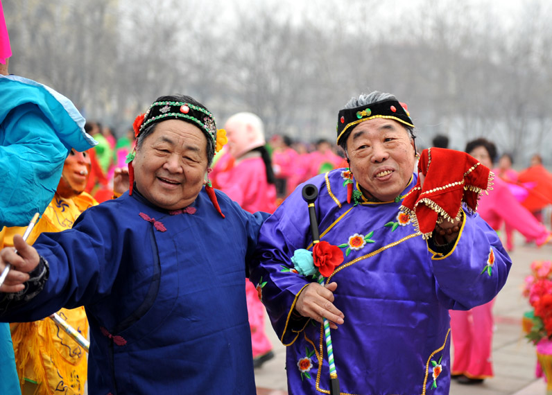 石油管道人闹元宵