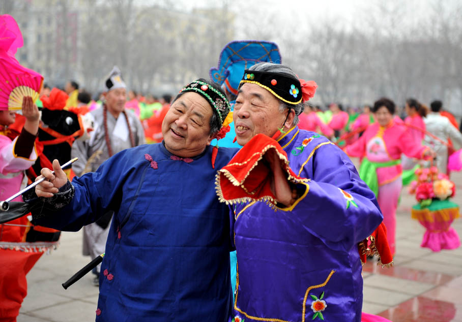 石油管道人闹元宵