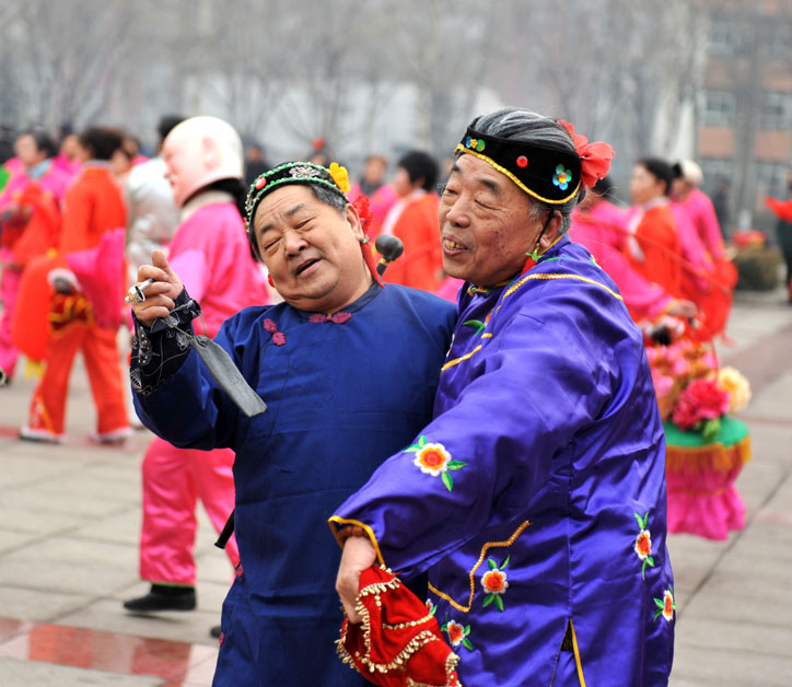 石油管道人闹元宵