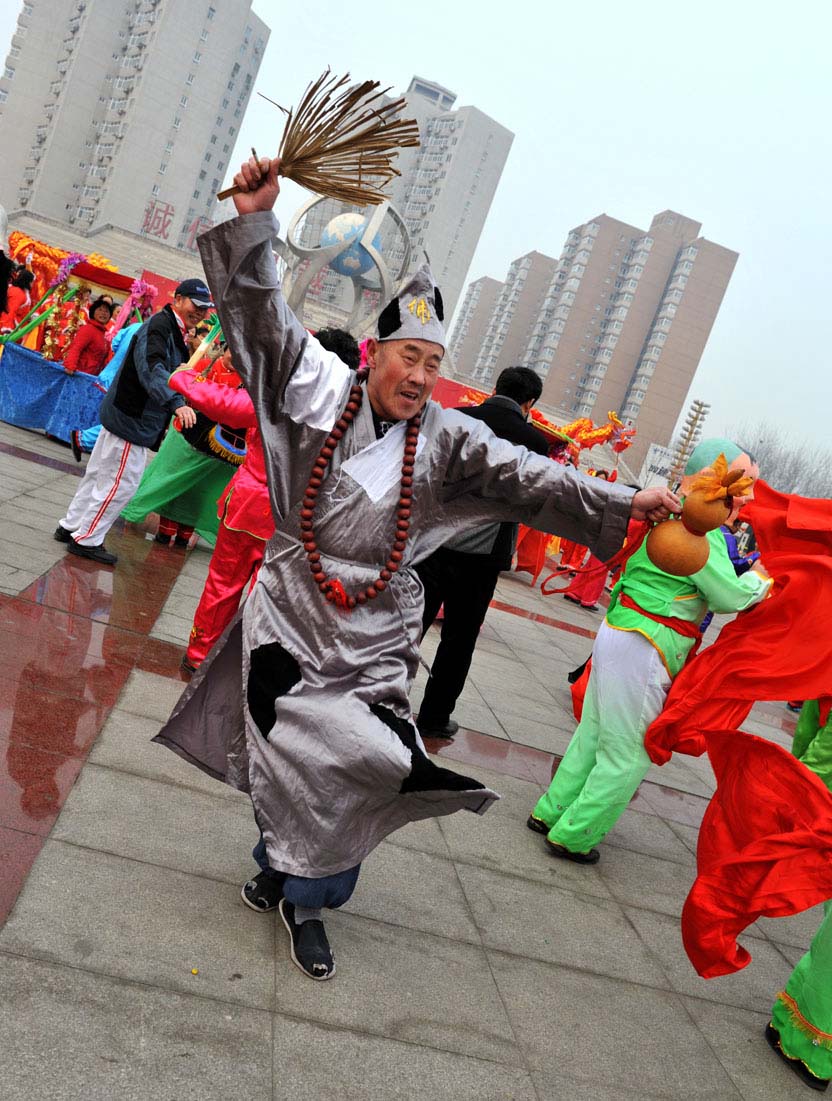 石油管道人闹元宵