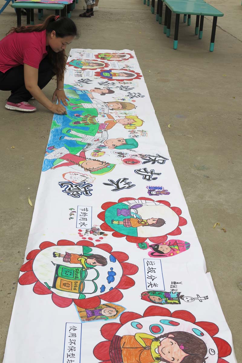 百米画卷送祝福 双双巧手绘心愿