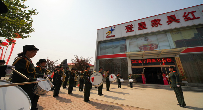 登星家具拍人像