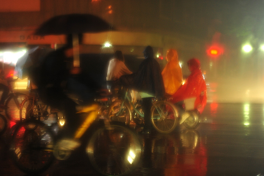 在雨中