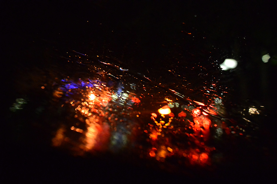 在雨中