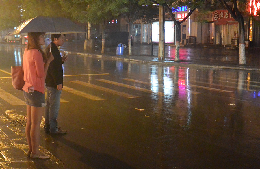 在雨中