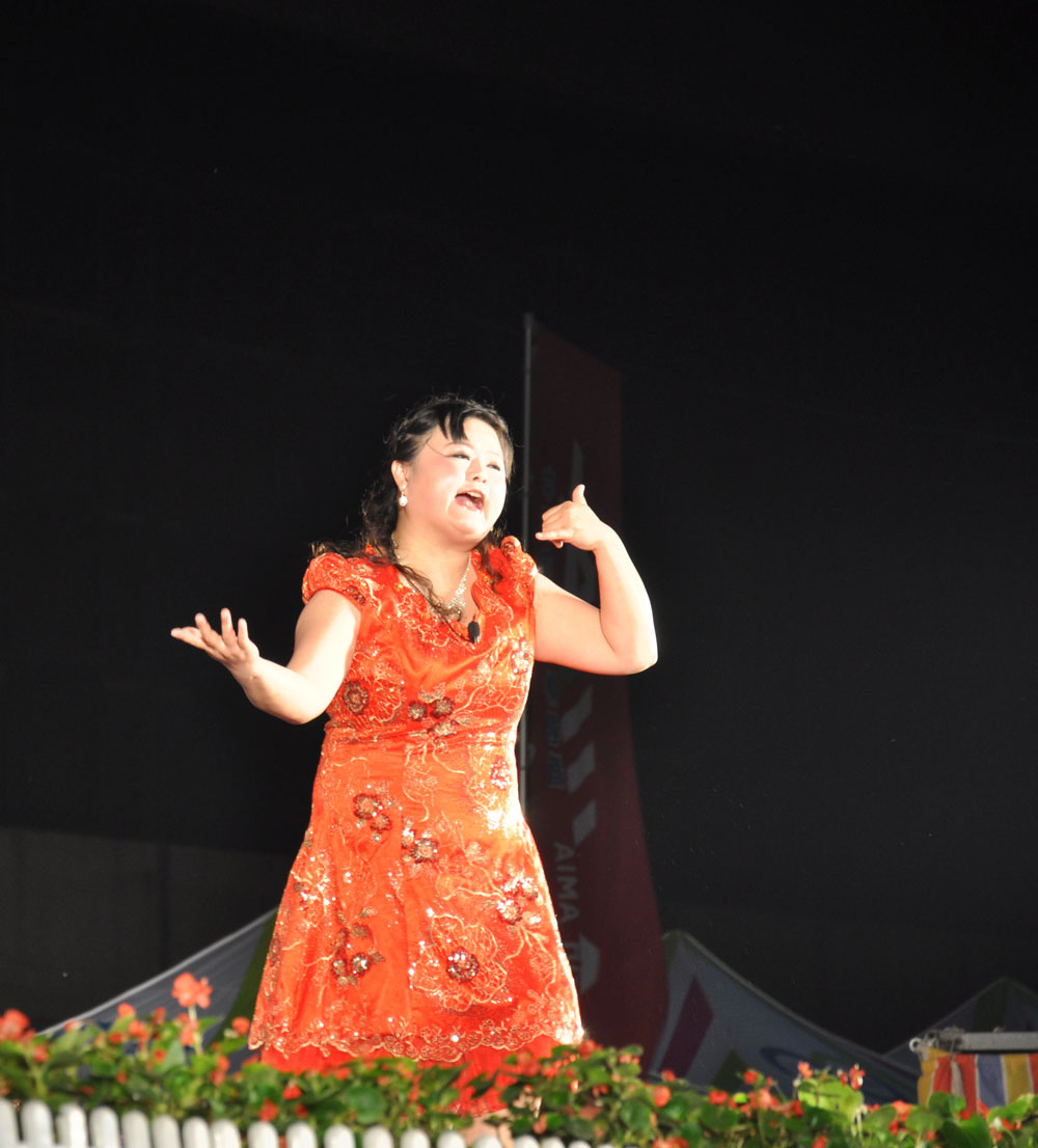 在灿烂阳光下——庆六一“为中原加油”广场文化活动
