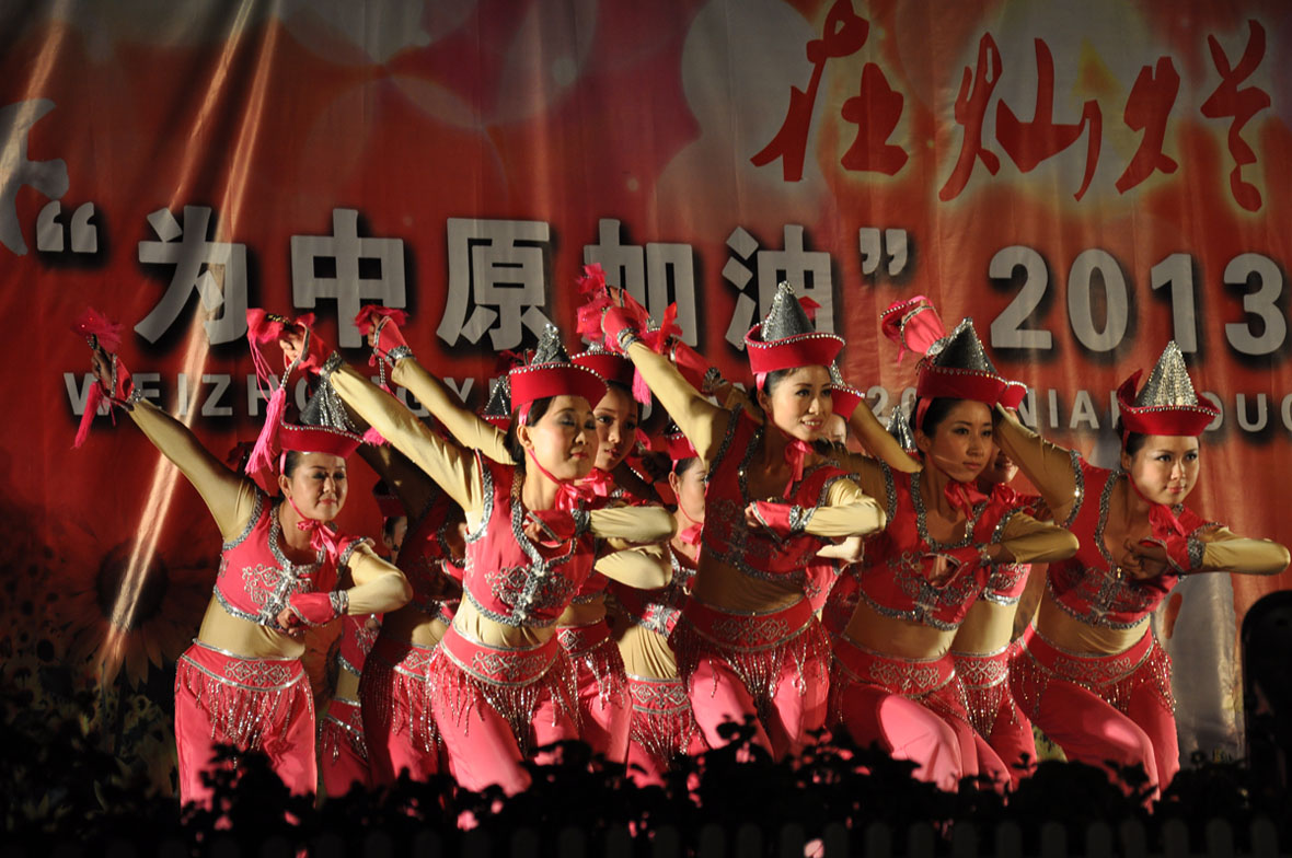 在灿烂阳光下——庆六一“为中原加油”广场文化活动