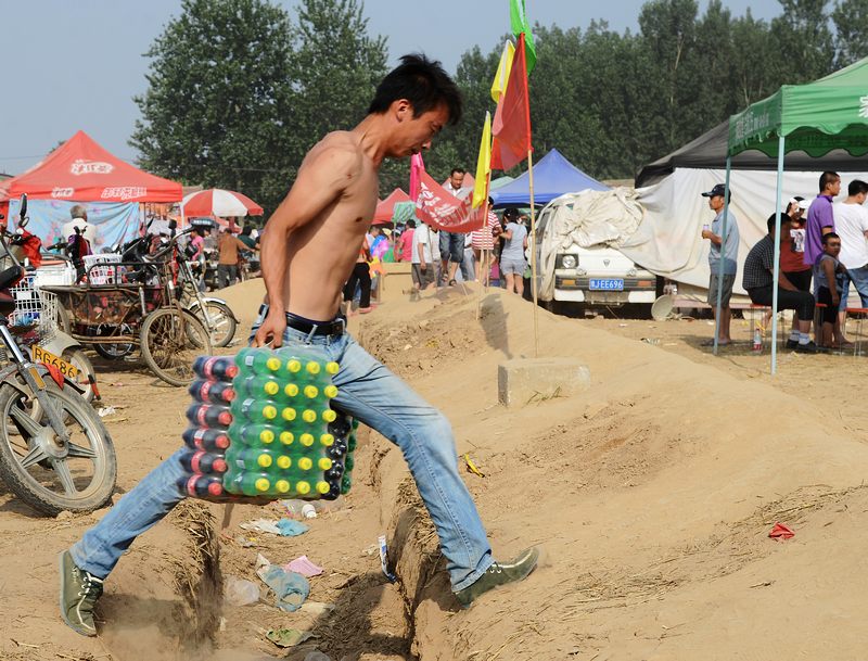 跃！！（摄于张曹庙会）