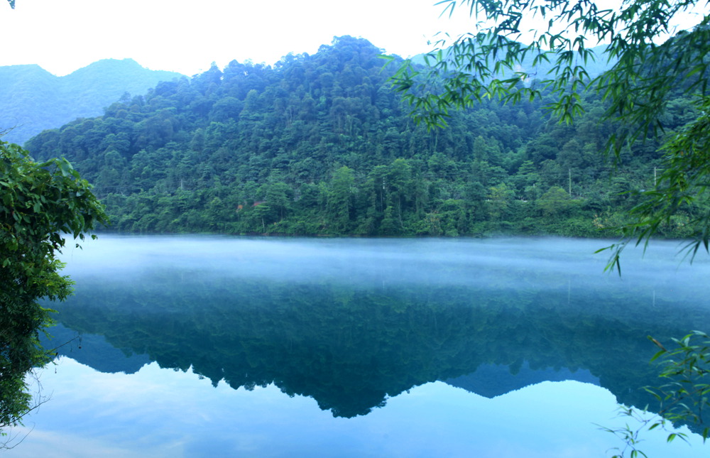 雾漫小东江