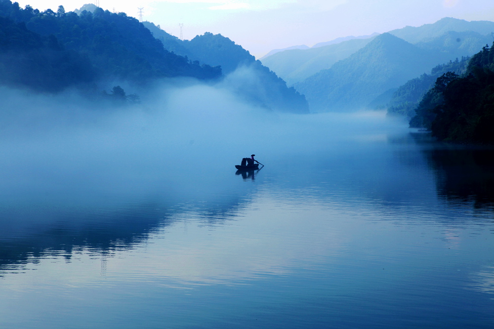 雾漫小东江