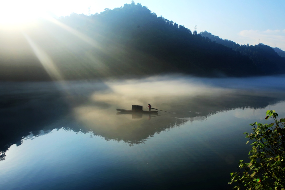 雾漫小东江