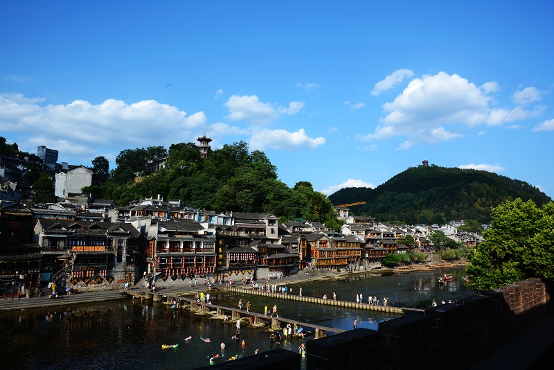 啤酒、音乐......-------美丽的凤凰古城
