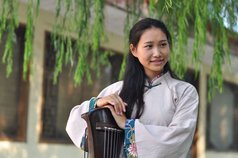 汉服伊韵