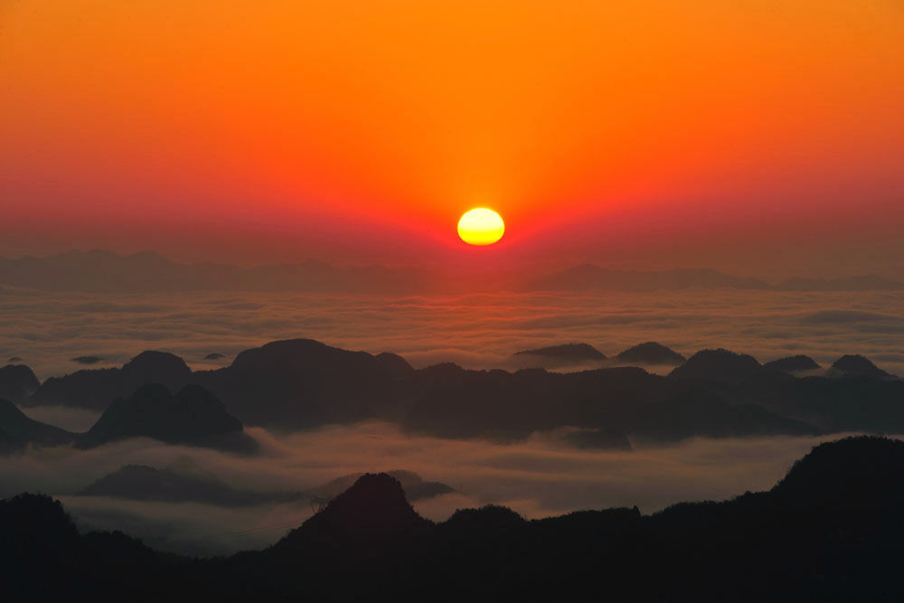 [原创]日出罗平十万大山