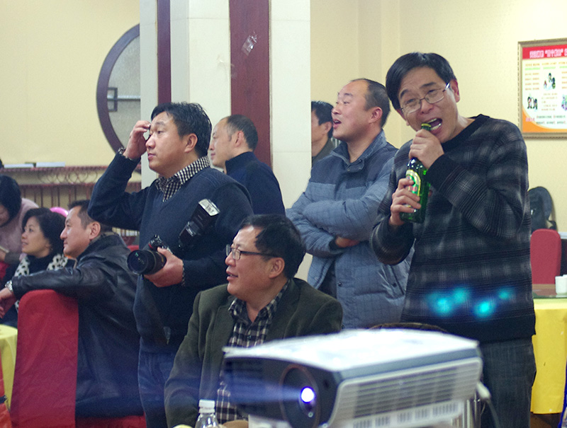 啤酒瓶盖可以这样起————2014年石油人年会花絮2