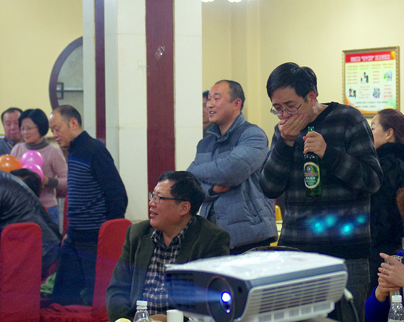 啤酒瓶盖可以这样起————2014年石油人年会花絮2