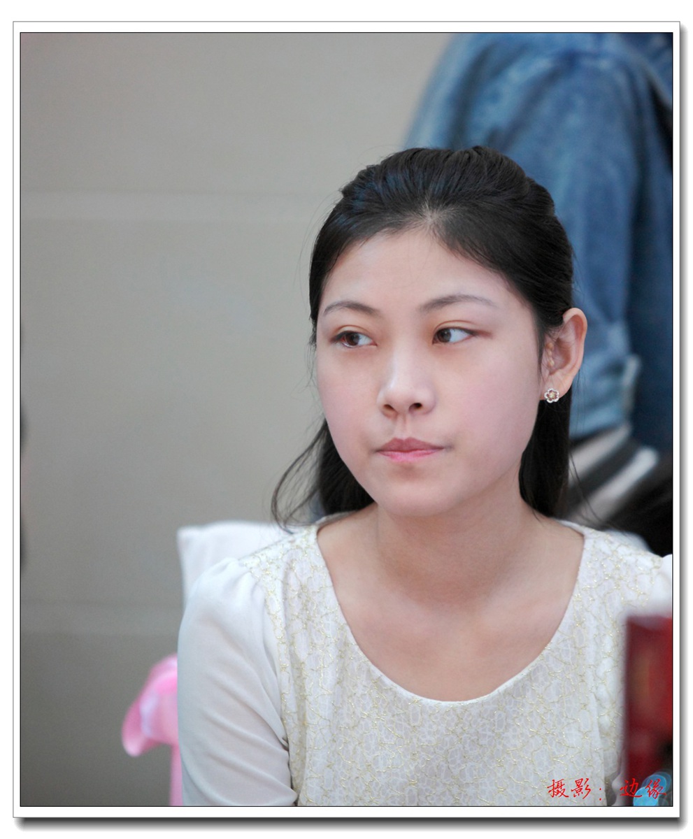 宴席间偷拍美女