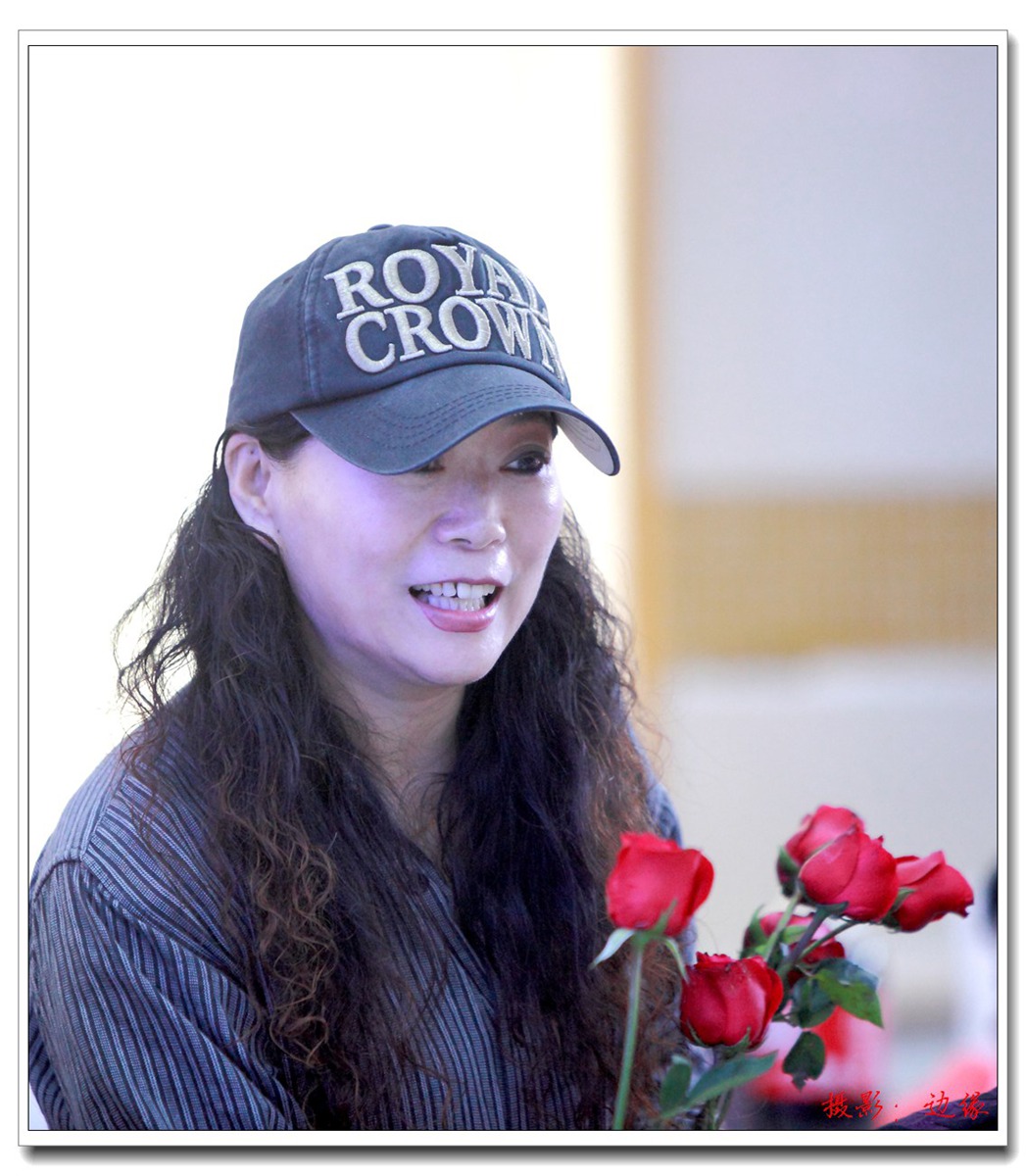 宴席间偷拍美女