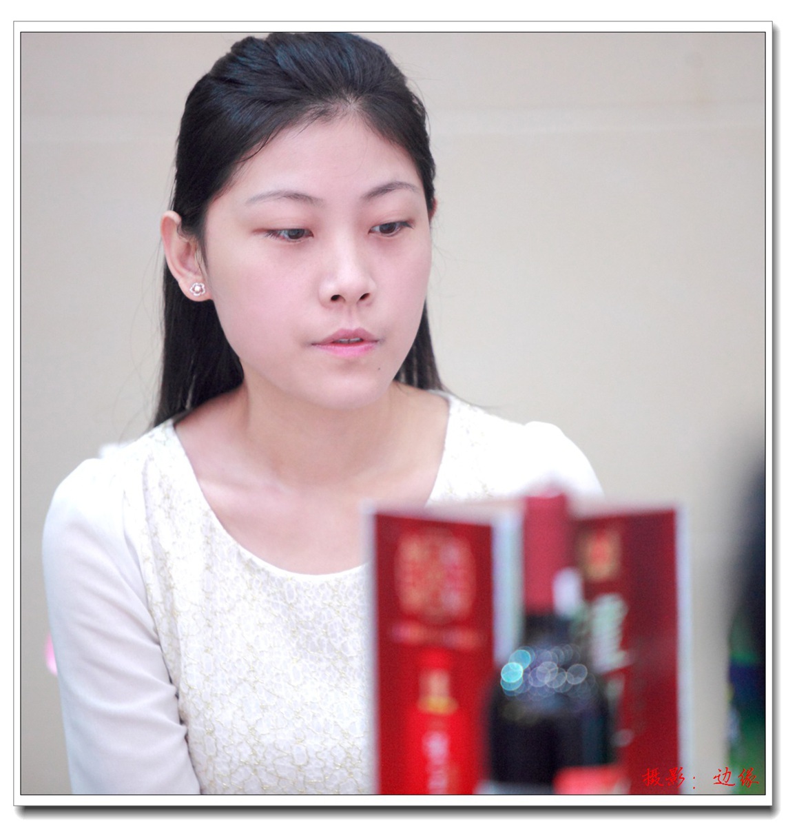 宴席间偷拍美女