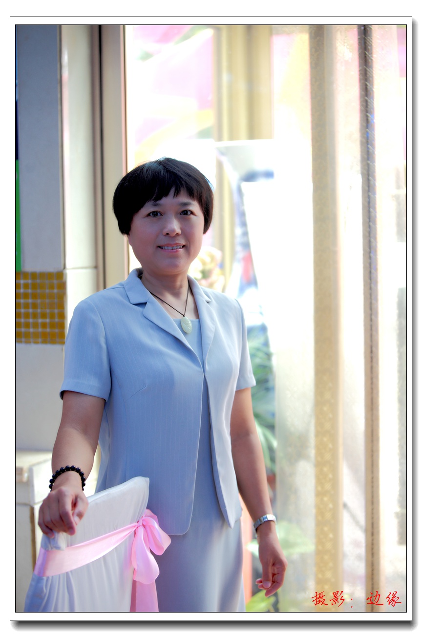 宴席间偷拍美女