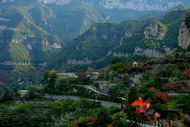 山西平顺岳家寨赏红叶