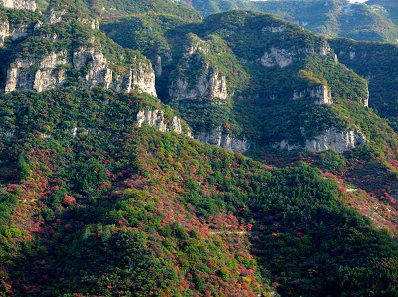 山西平顺岳家寨赏红叶