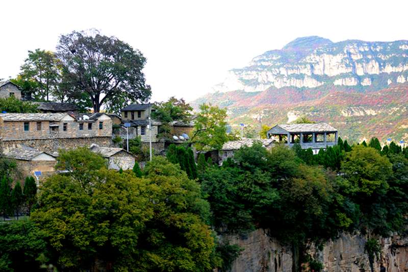 山西平顺岳家寨赏红叶