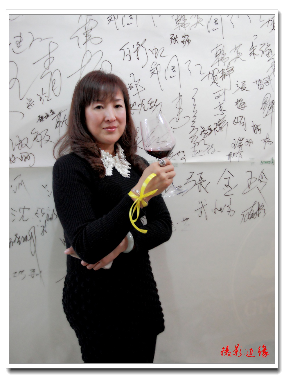 喝红酒的美女