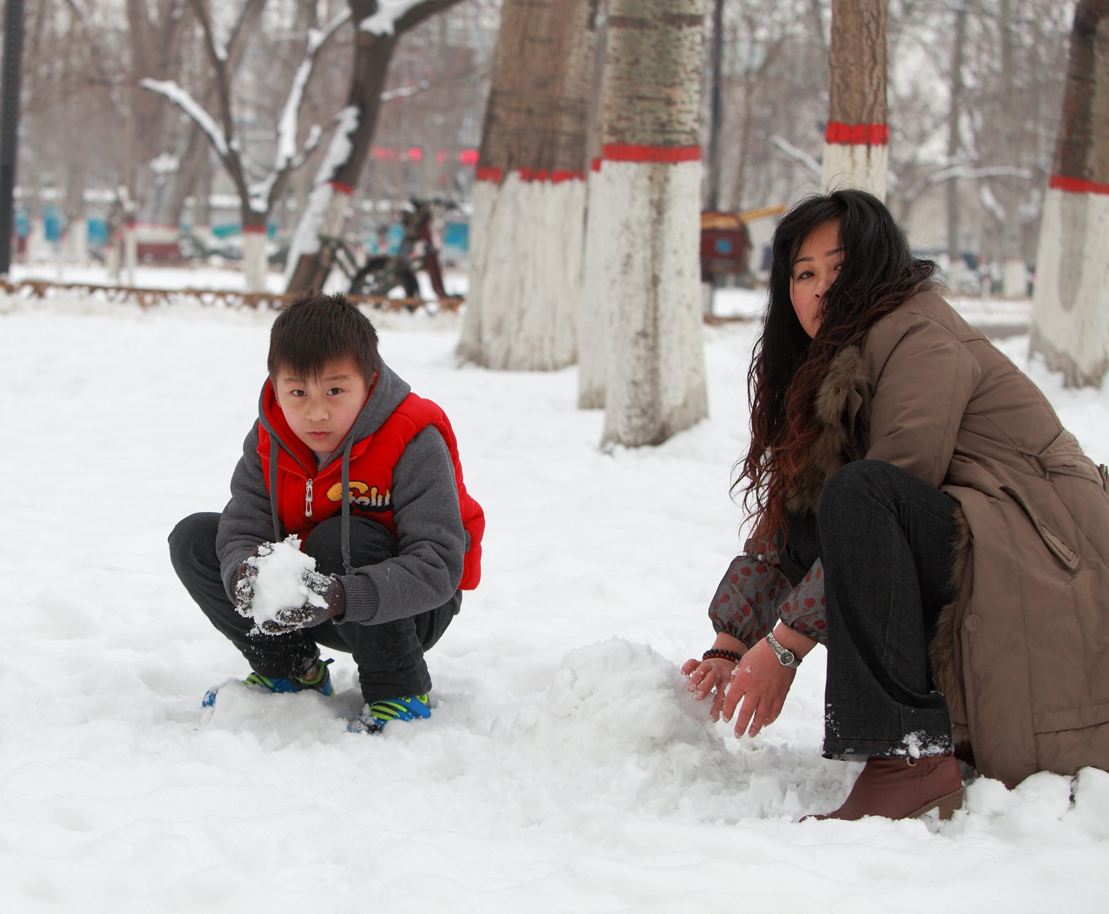 快乐的嬉雪孩子