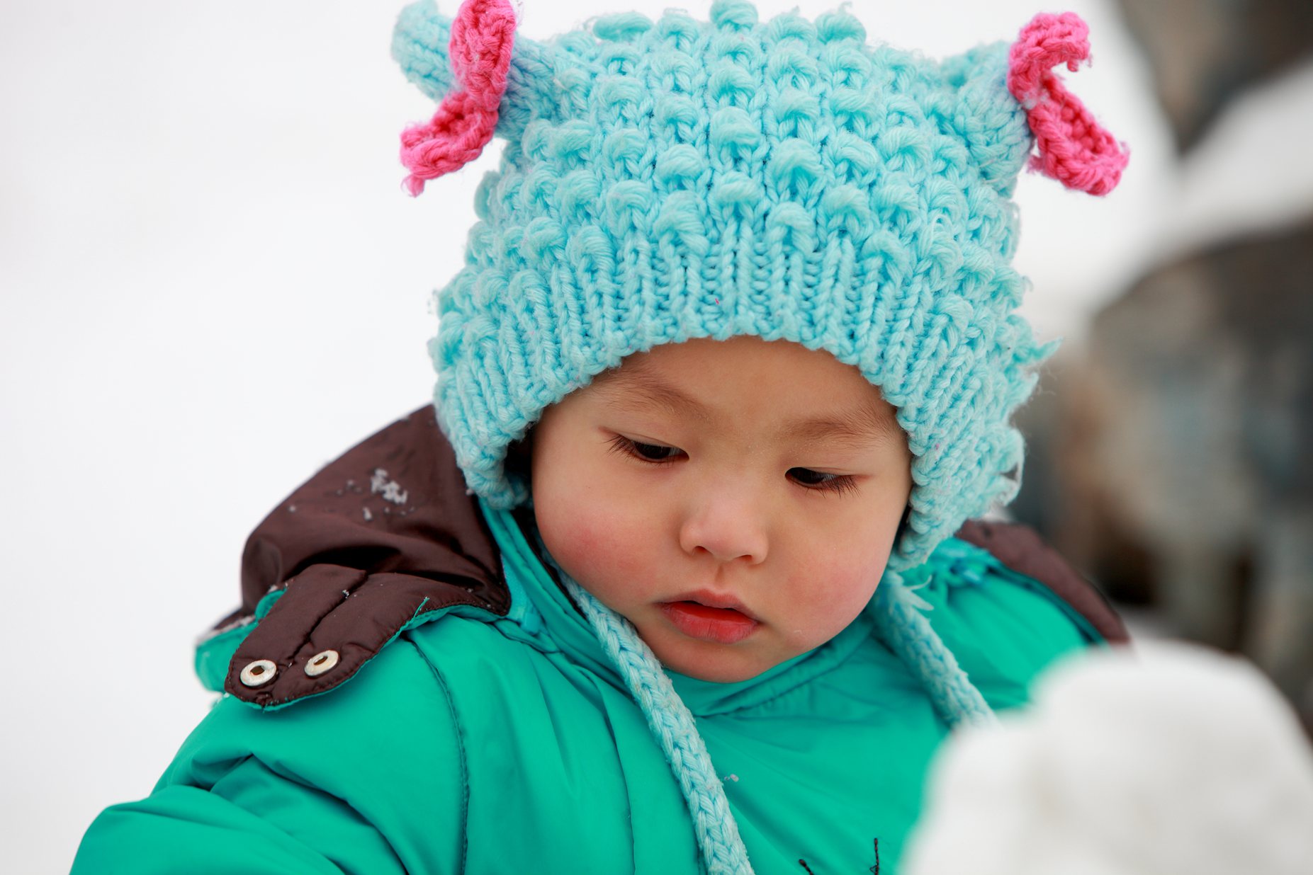 快乐的嬉雪孩子