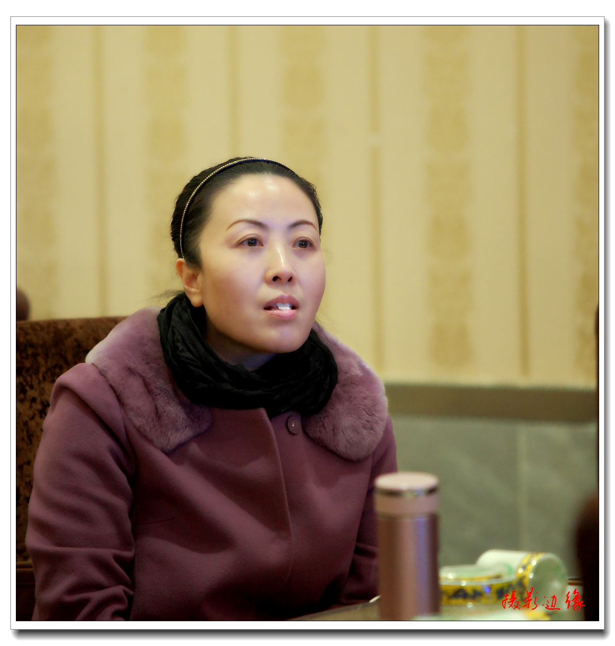室内拍美女