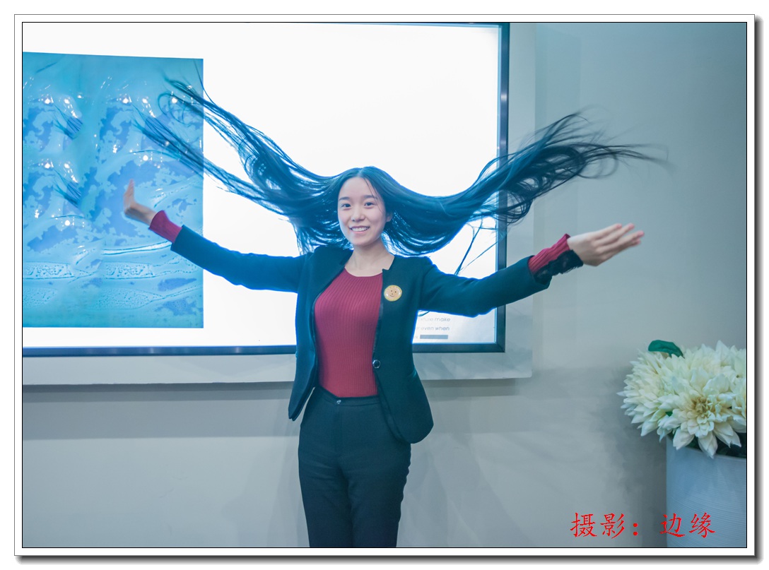 漂亮潇洒的姑娘