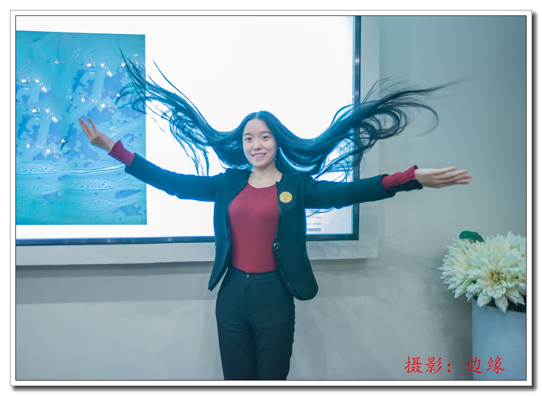 漂亮潇洒的姑娘