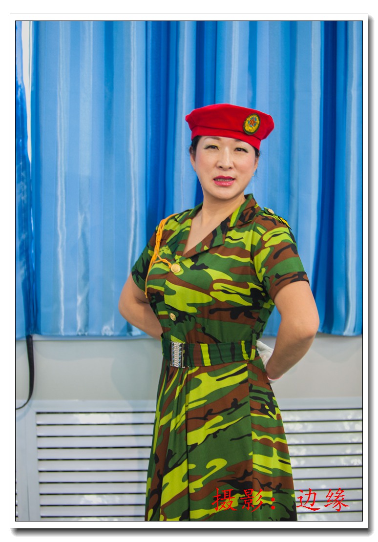 准备演出的美女